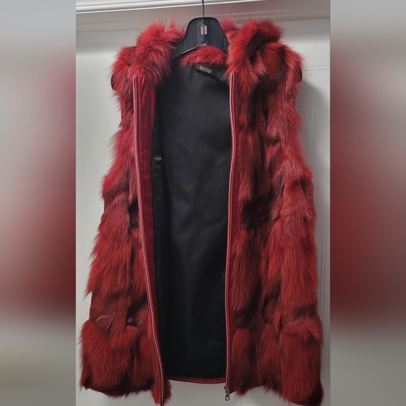 Women's Fox Vest with Leather Hood - Picture 4 of 5